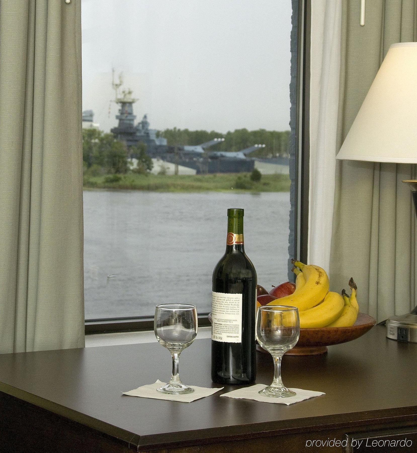 Best Western Plus Coastline Inn Wilmington Exterior photo