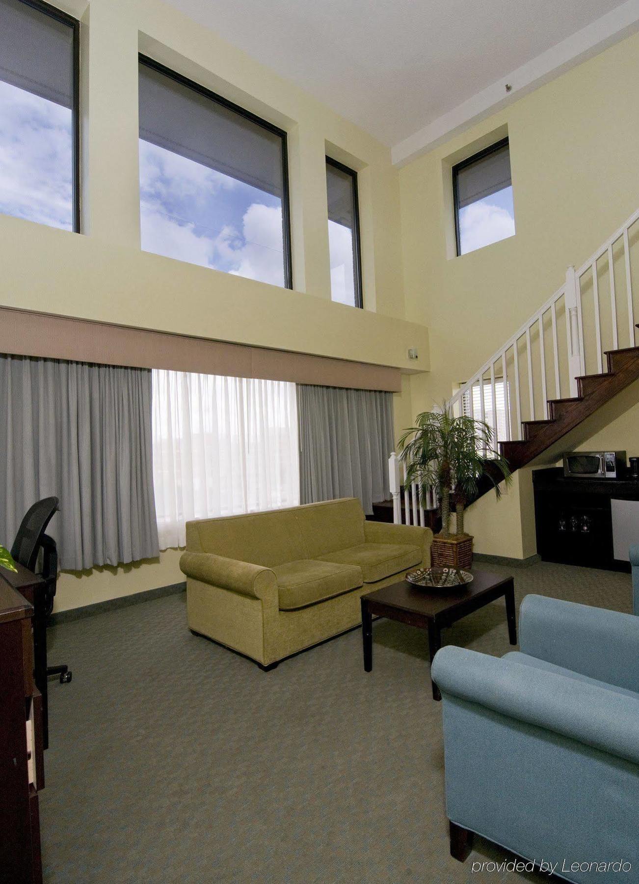 Best Western Plus Coastline Inn Wilmington Exterior photo